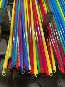Manches de balai en bois colorés de 45 pouces, légers, style italien à vis, poils durs pour le nettoyage des sols domestiques - Product Image 4