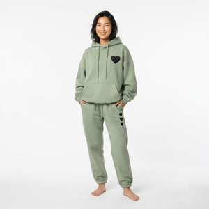 Ensemble de survêtement pour femme, coupe oversize, à épaules tombantes, avec sweat à capuche à cordon de serrage et pantalon de jogging, personnalisable, respirant, vert sauge uni - Product Image 1