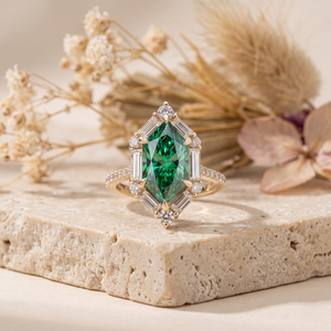 แหวนหมั้นทองคำขาว 14K ประดับมอสซาไนต์สีเขียวทรงมาร์คีส์ ล้อมด้วยเพชรทรงบาแกตต์ ขายส่งเครื่องประดับ - Product Image 1