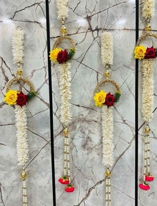 Guirlandes classiques indiennes artificielles de jasmin blanc Gajra, anneaux de fleurs de rose, perles Latkan suspendues pour décoration de mariage - Product Image 4