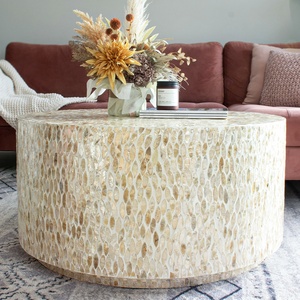 Mesa de Centro de Lujo con Incrustaciones Redondeadas de Nácar, Mesa de Centro Única para Sala de Estar, Color Beige, Hecha a Mano en Vietnam - Product Image 5