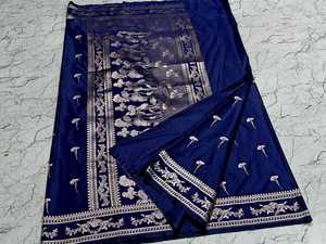 Sari en soie Banarasi Mashru Katan tissé à la main, luxueux, avec broderie florale Zari argentée traditionnelle et motif Meenakari, de qualité supérieure, doux et à séchage rapide - Product Image 3