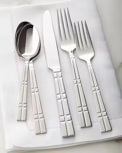 ชุดช้อนส้อมมีดสแตนเลสสตีล ดีไซน์หรูหรา สำหรับโต๊ะอาหารทันสมัยและตกแต่งห้องครัว - Product Image 1