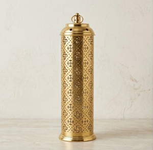 Linterna cilíndrica de metal de latón pulido dorado con diseño de trébol perforado y asa de anillo en la parte superior - Product Image 5