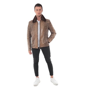 Chaqueta de piel de pitón marrón con cuello Rex desmontable para hombre, nueva chaqueta de bombardero de piel de serpiente, suministro de invierno OEM - Product Image 3