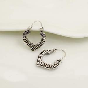 Boucles d'oreilles créoles en forme de cœur, plaquées argent antique, bijoux vintage en alliage, boucles d'oreilles unisexes tendance - Product Image 1