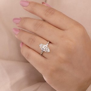 แหวนหมั้นมาร์คีสโมอิสซาไนต์ เงินแท้ 925 ชุบทอง 14K ประดับเพชรด้านข้าง แหวนเครื่องประดับเจ้าสาวสุดหรู - Product Image 4