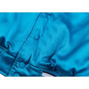 Chaqueta Varsity de Satén para Hombre de Alta Calidad, Nuevo Diseño de Invierno con Cuello Alto, Logotipo Frontal Bordado Personalizado, Venta al Por Mayor - Product Image 4