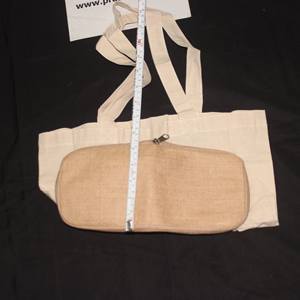 Sac en jute pliable transformable en petite pochette à main, pouvant accueillir un sac à main de grande taille - Product Image 4