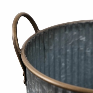 Maceta redonda industrial de metal con asa de latón, superficie texturizada gris, maceta de jardín para exteriores, contenedores metálicos decorativos para patio - Product Image 3