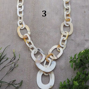 Collier rustique en corne avec détails artisanaux faits à la main, collier en corne avec cordon résistant et pendentif en corne naturelle - Product Image 6