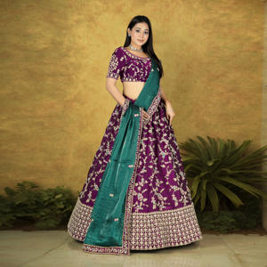 Lehenga Choli Fendy Net con bordado de hilo y zari, lehenga acampanada con ribete elaborado y dupatta a juego. - Product Image 3