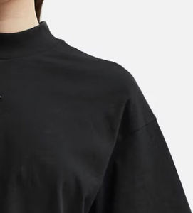 เสื้อคอเต่าสีดำสำหรับผู้หญิง แขนสั้น ถักนิตติ้ง ทรงหลวม สไตล์มินิมอล สีพื้น ใส่ได้ทุกฤดูกาล - Product Image 2