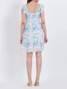 Robe mini smockée florale élégante pour femme, coupe trapèze, tendance été, pour le quotidien, disponible à la vente en gros - Product Image 3