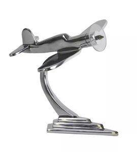 Forme aérodynamique d'une sculpture d'avion en métal qui procure un sentiment de mouvement, une belle décoration pour la maison et le bureau à un prix impressionnant. - Product Image 1