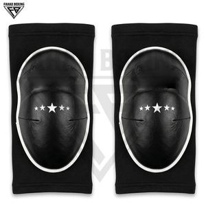 Protector de Codo para Boxeo, Color Blanco y Negro, Nuevo, Moderno, Personalizado, Correa Segura y Duradera, Espuma de Alta Densidad, Protección de Impacto Medio-Alto - Product Image 3