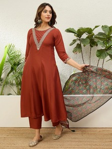 Ensemble Kurta ethnique pour femmes, ensemble Kurti indien brodé, tenue ethnique élégante pour femmes, ensemble trois pièces pour soirée - Product Image 5