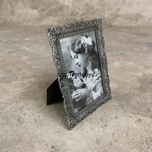 Marco de Fotos Metálico de Lujo Hecho a Mano para Decoración, por Tradebyd - Product Image 3