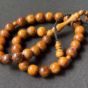 Rosario de Oración Tasbeeh de Madera Pulida Hecho a Mano, Ecológico y Duradero, Cuentas Islámicas para el Zikr Diario, Práctica Religiosa Musulmana - Product Image 1