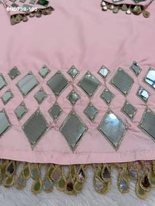 Conjunto elegante de fiesta en crepé francés con bordado de hilo y gran trabajo de espejos, estilo sharara, con dupatta, de proveedor de Surat. - Product Image 3