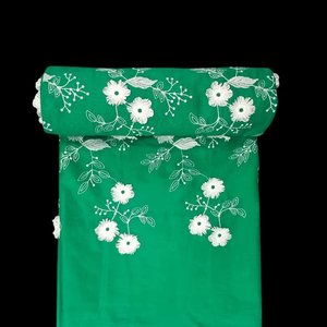 ผ้าฝ้ายสีเขียวพรีเมียมจากโรงงานโดยตรง พร้อมลายปักดอกไม้ 3 มิติ สีขาวแบบ Schiffli – วัสดุสำหรับชุดพื้นเมืองที่ระบายอากาศได้ดี - Product Image 1
