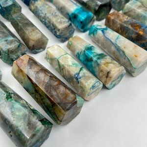 Chakralume Pointe de Cristal Naturel Quantum Quattro en Chrysocolle, Baguette de Guérison en Pierre de Luxe Faite à la Main, Pointeur Énergétique pour la Méditation et le Reiki - Product Image 2