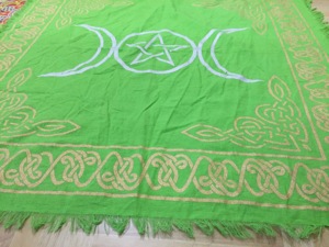 Housse de table d'alter spirituelle en coton, motif Pentagramme Triple Lune, multicolore, pour spreads de tarot, par Indian Consigners - Product Image 5