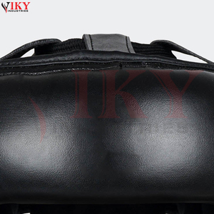 Nouveaux protège-têtes de boxe en cuir noir mat, tendance, durables, avec service OEM/ODM, logo personnalisé, absorption des chocs élevée, équipement d'entraînement. - Product Image 5