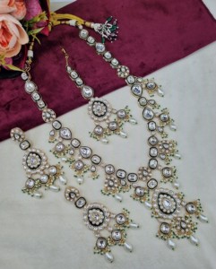 Handcrafted Kundan Pearl Drop <b>Necklace</b> With Matching Earring And Mangtika Brass Base Antique Gold Plated Jewellery Set Wholesale - Product Image 1