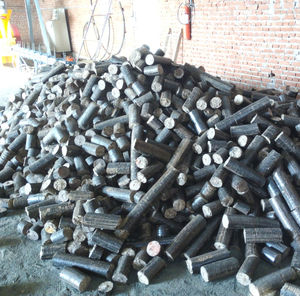 Briquettes de sciure de bois compressées durables 2026 – Carbone neutre, combustible biomasse pour économie d'énergie, stockage, refroidissement et chauffage - Product Image 1