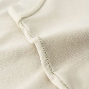 เสื้อยืดหลวมๆ สำหรับผู้ชาย พร้อมกางเกงขาสั้นสีพื้น ดีไซน์มีลายด้านหน้า ชุดเสื้อยืดและกางเกงขาสั้นเรียบง่ายแบบกำหนดเองได้ ลดราคาสุดร้อนแรงช่วงซัมเมอร์ - Product Image 6