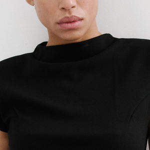 T-shirt tendance pour femme, coupe peplum, avec logo personnalisé, design de haute qualité, couleur unie, col rond. - Product Image 2