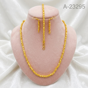 ชุดเครื่องประดับอินเดียสุดฮิตจาก MOLL JEWELLERS ทำจากโลหะผสมสังกะสี ชุบทอง 24K ประดับเพชรซิร์คอน ลายดอกไม้ สร้อยคอพร้อมต่างหู สำหรับผู้หญิง เหมาะสำหรับงานหมั้น งานแต่งงาน ของขวัญ หรืองานปาร์ตี้ - Product Image 5