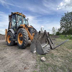 รถตักล้อยาง JCB 4CX ที่ทรงพลัง ออกแบบมาเพื่อการขุด ตัก ดิน และขนย้ายวัสดุในสถานที่ทำงานที่มีความต้องการสูง - Product Image 3