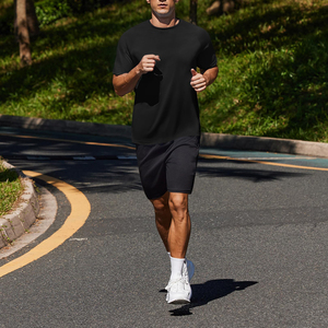 T-shirt de sport à manches courtes pour hommes, séchage rapide, couleur unie, tissu performant, vêtement confortable pour la course à pied - Product Image 2