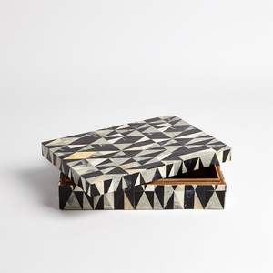 Boîtes à bijoux de luxe en résine et bois MDF avec intérieur anti-ternissement et fermeture sécurisée pour la protection des ornements précieux - Product Image 4