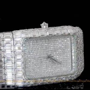 Montre rectangulaire de style hip-hop avec moissanite taille baguette et motif très unique - Product Image 1