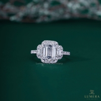 Anillo de Compromiso con Halo de Diamantes Cultivados en Laboratorio con Corte Esmeralda, Oro Blanco de 14K/18K, Tres Piedras Pavé, Certificado IGI, Anillo Fino de Lujo Lumera