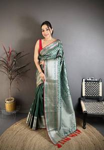Sari de Seda Banarasi de Lujo con Bordado de Zari Plateado, Traje Tradicional Indio para Bodas - Product Image 6