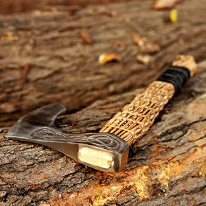 Hacha Tomahawk Forjada a Mano Estilo Vikingo de Acero al Carbono de Grado Industrial con Cuchilla Barbuda, Funda de Cuero y Madera de Fresno Personalizada OEM - Product Image 5
