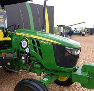Tracteur John Deere 5060E 60 CV à vendre – Véhicule agricole haute performance avec moteur diesel – Équipement agricole – Prix usine - Product Image 1