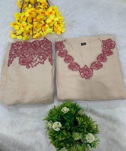 Conjunto de Dos Piezas de Algodón y Rayón con Bordado a Mano, Estilo Étnico, Diseño Moderno, Color Rosa y Blanco, Precio al por Mayor, para Uso Diario - Product Image 5