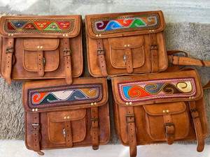 Bandolera de cuero con bordado de cabra auténtica, bolso étnico bohemio de 10x13 pulgadas - Product Image 3