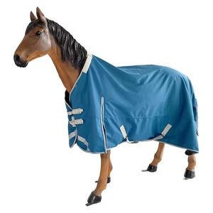 Couverture équestre de haute qualité pour chevaux, fabriquée par le fabricant, pour la course, hiver, été, en tissu polaire, avec options de rembourrage en coton. - Product Image 1