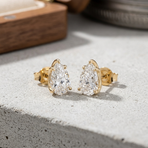 Boucles d'oreilles clous en diamant taille poire, or massif 18 carats, certifiées GIA, couleur D naturelle VS1, style classique pour femme, idéales pour les fiançailles - Product Image 5