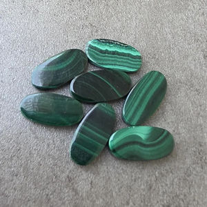 Pierre précieuse en malachite naturelle, forme ovale, cabochon, pierre polie calibrée pour la fabrication de bijoux, toutes les tailles disponibles - Product Image 5
