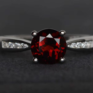 Bague en grenat taille ronde, pierre précieuse rouge, bague de fiançailles en grenat, cadeau d'anniversaire, bijou pierre de naissance de janvier - Product Image 1