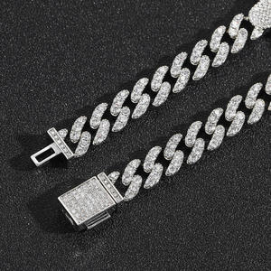 สร้อยคอฮิปฮอปประดับเพชรแบบ Iced Out สำหรับผู้หญิง พร้อมด้วยหินประกายระยิบระยับสุดหรู เหมาะสำหรับงานแฟชั่นโชว์และชุดลำลอง มีจำหน่ายแล้ว - Product Image 1
