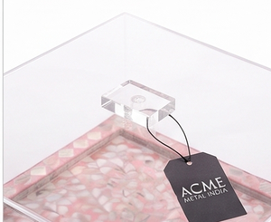 Plateau de service rose modeste à motifs géométriques avec couvercle transparent pour offrir en cadeau, présenter des chocolats et sublimer la présentation de table - Product Image 2