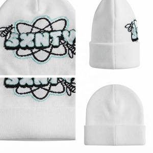 Bonnet en laine mélangée à rayures jacquard, tour de tête 56-58 cm, blanc, unisexe, chapeau d'hiver pour les voyages - Product Image 1